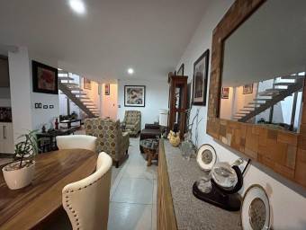 Venta de Casa en Piedades de Santa Ana. RAH 24-1379