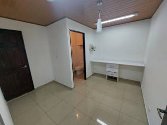 Se vende casa y 3 apartamentos en Mercedes Heredia 24-1775