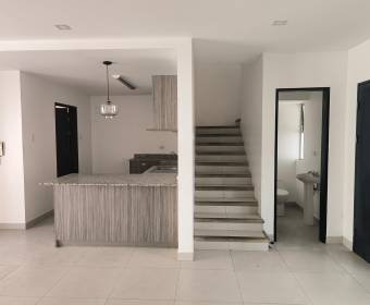 Casa a la venta en condominio Rivera del Irazú, San Nicolas, Cartago. 