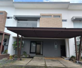 Casa a la venta en condominio Rivera del Irazú, San Nicolas, Cartago. 