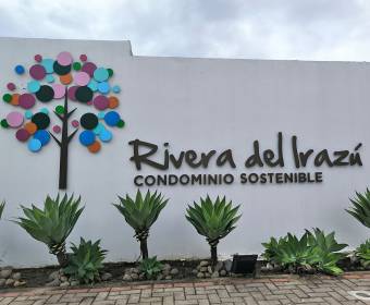 Casa a la venta en condominio Rivera del Irazú, San Nicolas, Cartago. 