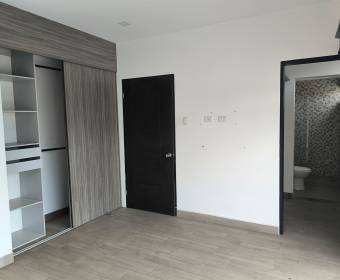 Casa a la venta en condominio Rivera del Irazú, San Nicolas, Cartago. 