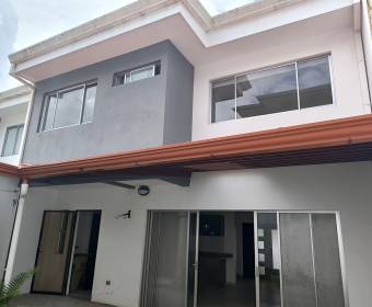 Casa a la venta en condominio Rivera del Irazú, San Nicolas, Cartago. 