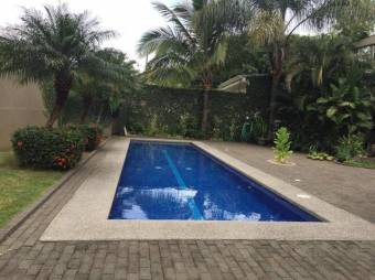 Se vende moderna casa con piscina en San Antonio Heredia 21-1989