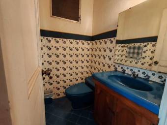 Se vende casa con piscina en Ulloa Heredia A25-643