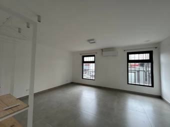 Se alquila espacioso apartamento en Carmen San José 25-224