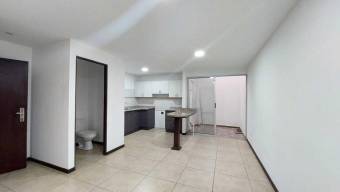 Se alquila espacioso apartamento en condominio de Sabana 25-763