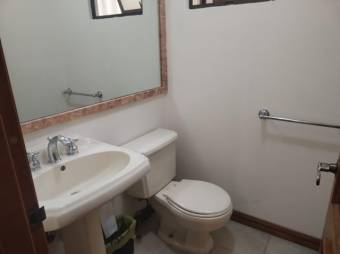 Se alquila apartamento en condominio en San Rafael Escazú 25-638 