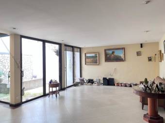 Se alquila moderno apartamento en San Pedro San José 24-730