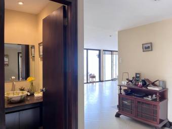 Se alquila moderno apartamento en San Pedro San José 24-730