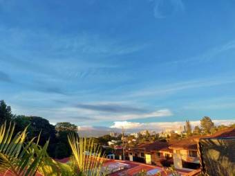 Se alquila espaciosa casa en San Rafael Escazú 25-165