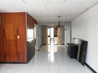 Se vende espaciosa casa para inversión en Hatillo San José 24-199