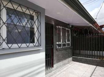 Se vende espaciosa casa para inversión en Hatillo San José 24-199