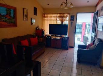 Se vende espaciosa casa con patio en San Juan de Dios San José 24-1798