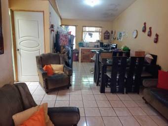 Se vende espaciosa casa con patio en San Juan de Dios San José 24-1798