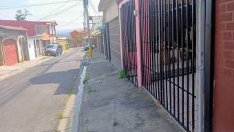 Se vende espaciosa casa con patio en San Juan de Dios San José 24-1798