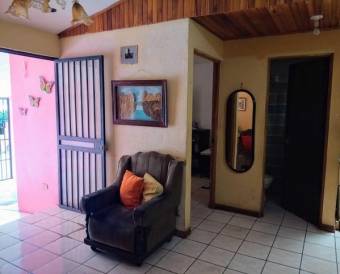 Se vende espaciosa casa con patio en San Juan de Dios San José 24-1798