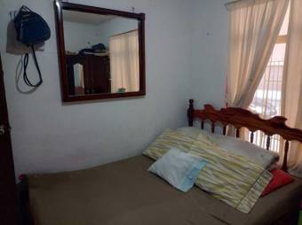 Se vende espaciosa casa con patio en San Juan de Dios San José 24-1798