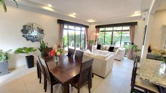 Venta de Casa en La Guácima, Alajuela. RAH 25-656