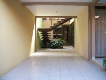 Venta de Casa  2 APTOS en Zapote, San José. RAH 24-1248