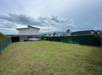 EN REMATE  Casa y lote en Condominio Al Ándalus, Guácima, Alajuela