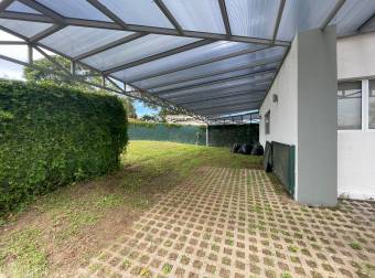 EN REMATE  Casa y lote en Condominio Al Ándalus, Guácima, Alajuela