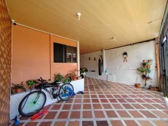 Venta de Casa en Desamparados, San José. RAH 25-813