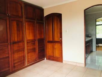 Venta de Casa en Hacienda Los Reyes, Alajuela. RAH 25-821