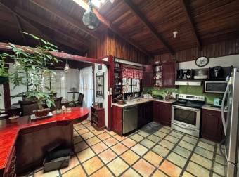 Venta de Casa con 2 Aptos en San Sebastián, San José. 