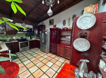 Venta de Casa con 2 Aptos en San Sebastián, San José. 