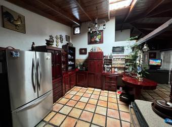 Venta de Casa con 2 Aptos en San Sebastián, San José. 