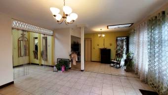 Venta de Casa  APTO en Catedral, San José. RAH 25-825