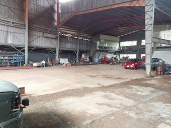 Se vende bodega con lote de mas de 3000m2 en Uruca San José A24-143