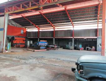 Se vende bodega con lote de mas de 3000m2 en Uruca San José A24-143