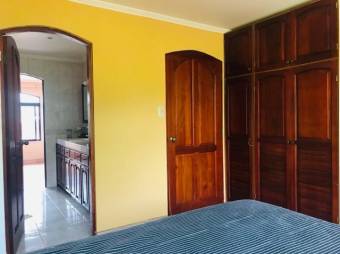 Se vende moderna casa en Hacienda los Reyes Alajuela 25-821