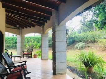 Se vende moderna casa en Hacienda los Reyes Alajuela 25-821