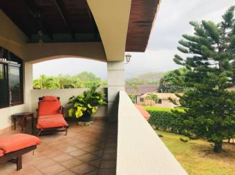 Se vende moderna casa en Hacienda los Reyes Alajuela 25-821