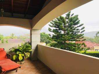 Se vende moderna casa en Hacienda los Reyes Alajuela 25-821