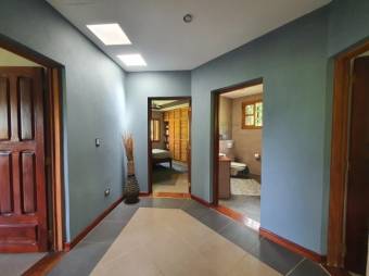 Se vende casa con amplio lote de 10,433m2 en Colon San José 24-1029