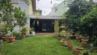 Se vende espaciosa casa con uso de suelo mixto en San Pedro San José 25-619 