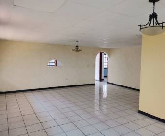 Casa a la venta en Santo Domingo de Heredia. Bien adjudicado bancario.