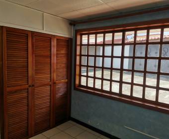 Casa a la venta en Santo Domingo de Heredia. Bien adjudicado bancario.