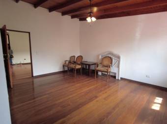 Se vende espaciosa casa de 2 plantas en Pavas San José 24-293