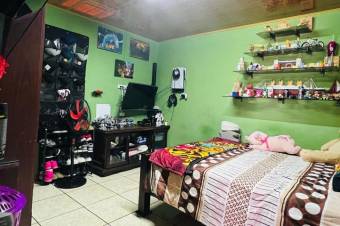 Se vende espaciosa casa de 2 plantas en Hospital San José 25-765