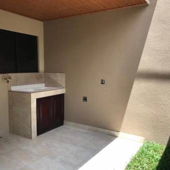 Se vende casa en exclusivo condominio de Aserrí San José 25-523