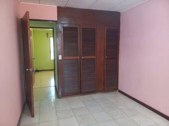 Se vende espaciosa casa con jardín en Mata De Plátano San José24-1728