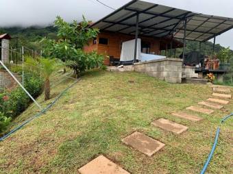 Se vende amplia propiedad en montañas de Acosta San José 24-2809