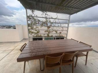 Se vende moderno apartamento en Hatillo San José 25-292