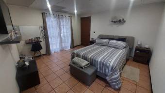 Se vende espaciosa casa con patio en San Isidro San José 25-778