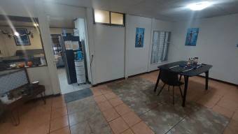 Se vende espaciosa casa con patio en San Isidro San José 25-778